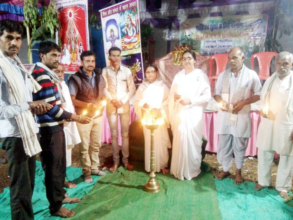 Rajgarh(M.P.):- Two days shivir in kulikheda village by B.K.Seema.