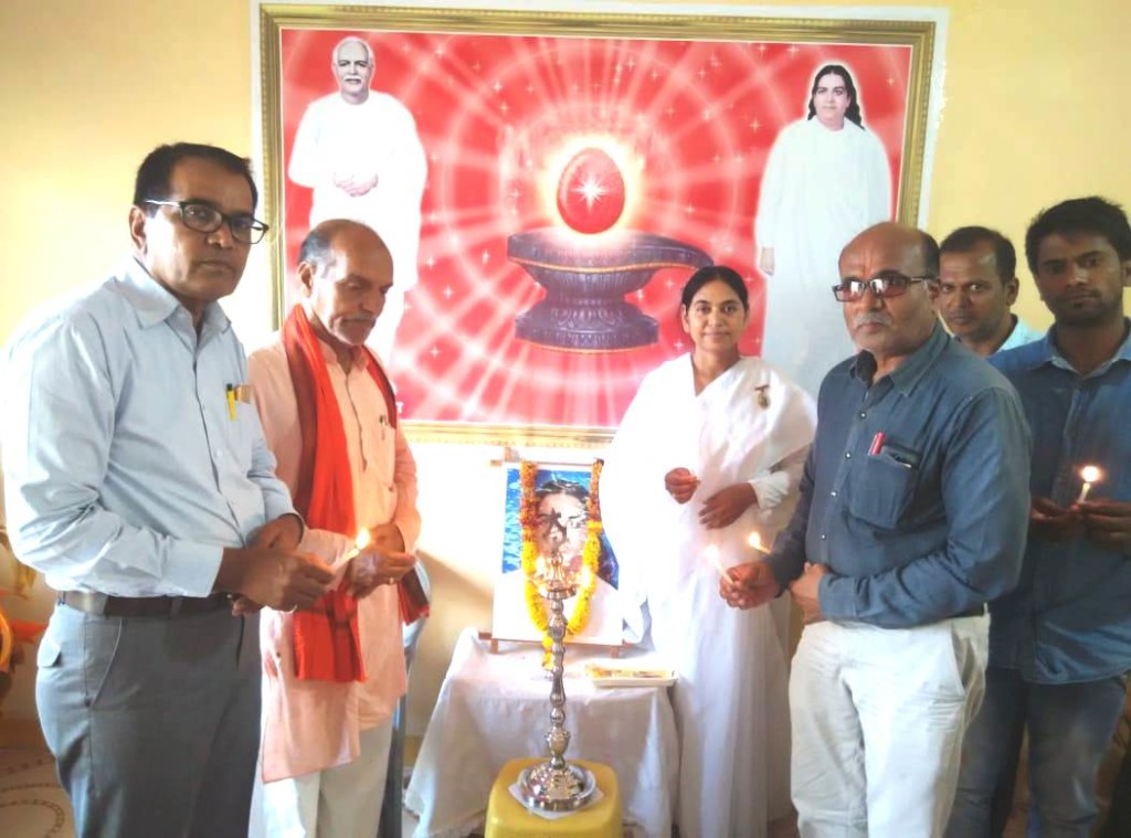 Khujner (M.P.):- Mamma Day is celebrated .