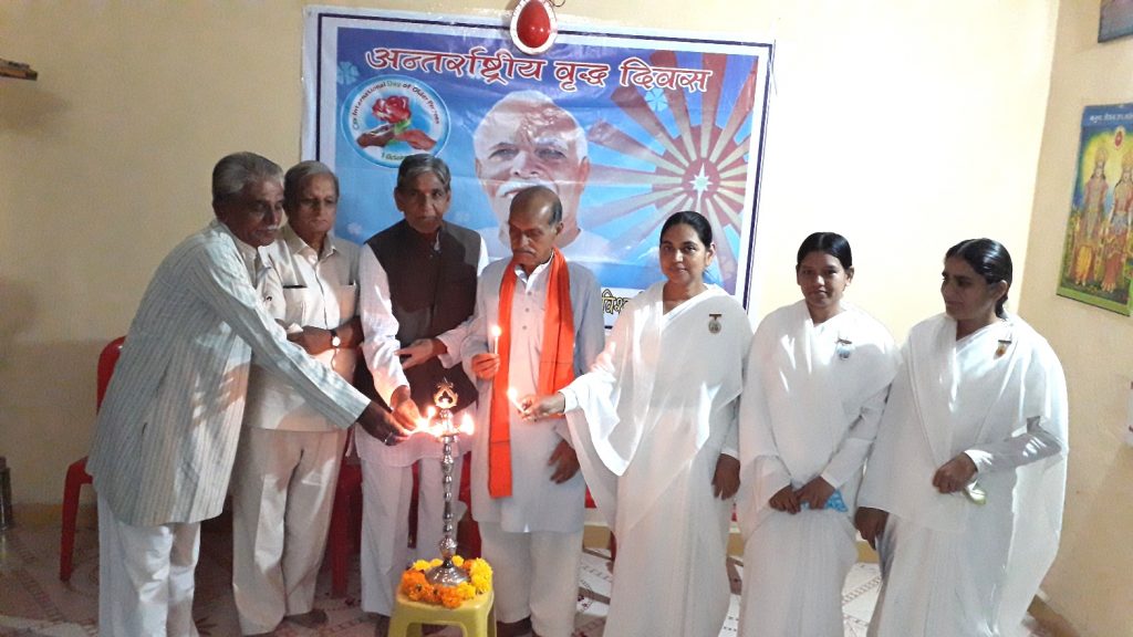 Khujner,M.P.:-Antarashtriya vradh diwas celebrated in khujner.