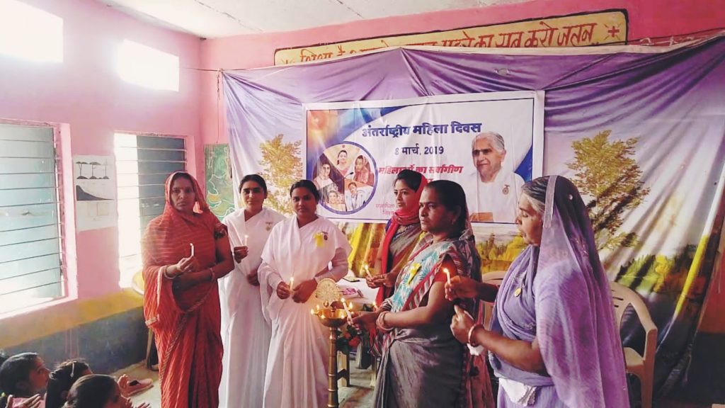 Rajgarh, M.P. :-Mahila Dinash, pipalbe.