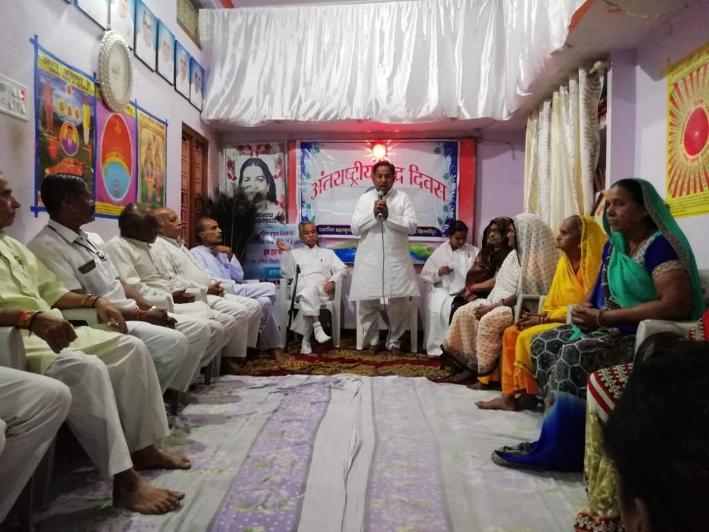 Khilchipur, M. P. :- Brahmakumaris honoured senior citizens.