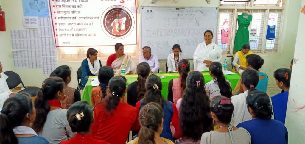 Rajgarh, m. p. :- Dindayal Upadhyay grameen kaushal yojna.