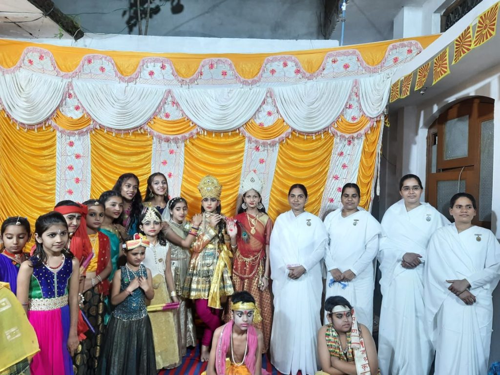 Chapiheda, m.p.:- शरद पूर्णिमा पर्व पर राधे कृष्ण की झांकी एवं रास।