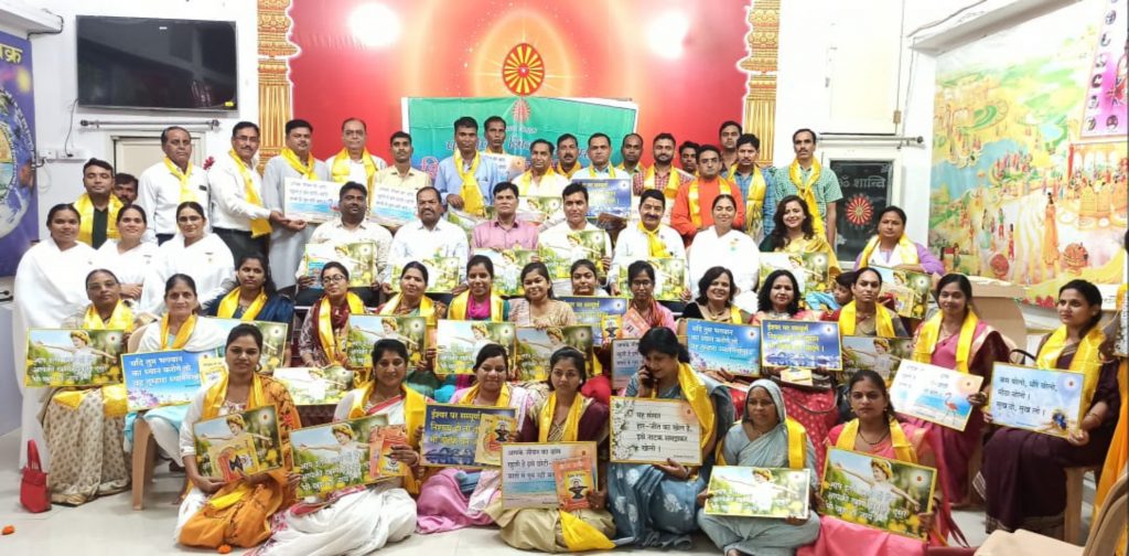 Rajgarh,m.p.:- Teacher are honoured at brahmakumaris.